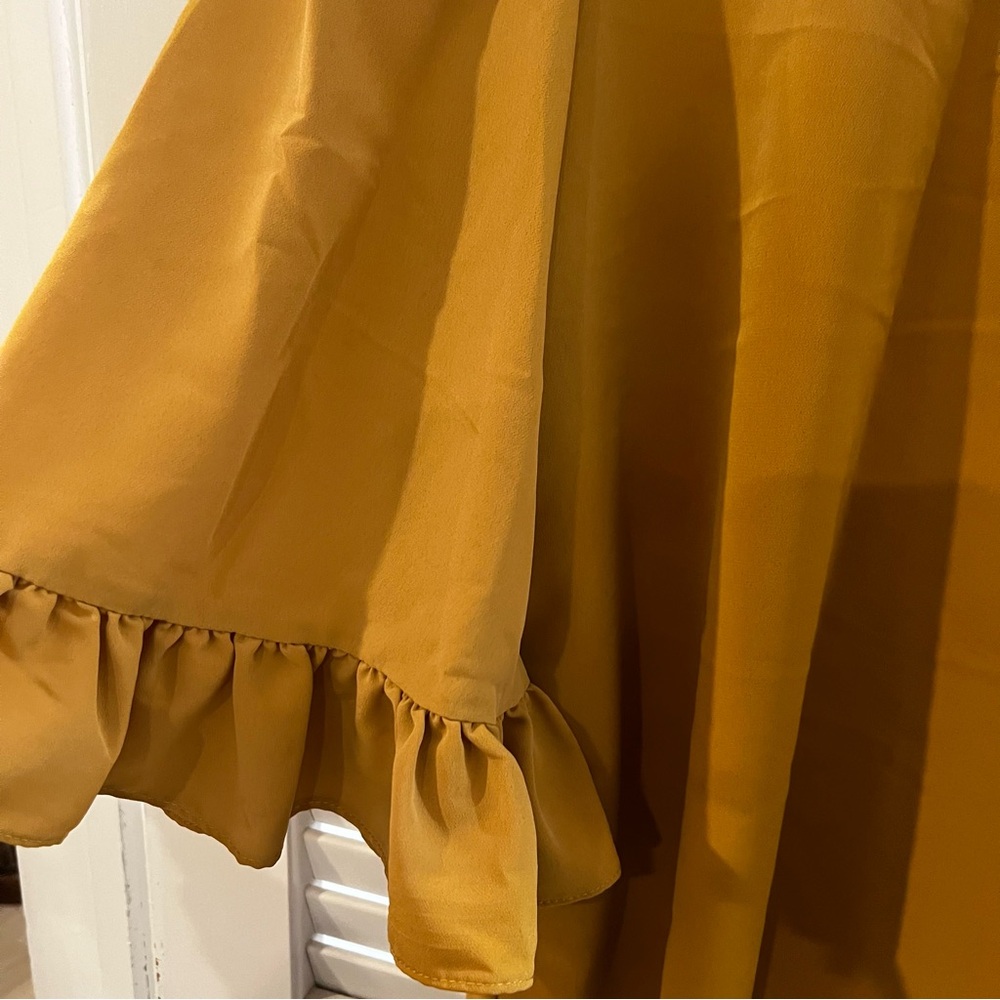 Loose Ruffle Sleeve Blouse - Picture 4 of 5